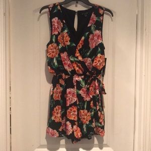 NWT! Size medium floral wrap shorts romper